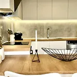 New, Modern & In New Bazaar Apartment *