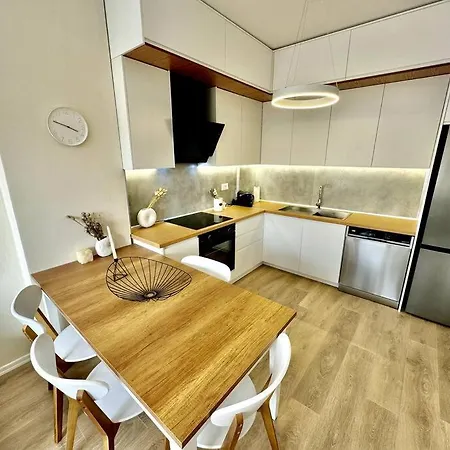 Apartment New, Modern & In New Bazaar