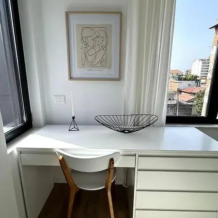 New, Modern & In New Bazaar Apartment *